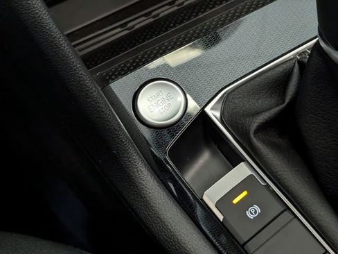 New 2026 Volkswagen Taos SE FWD image 22