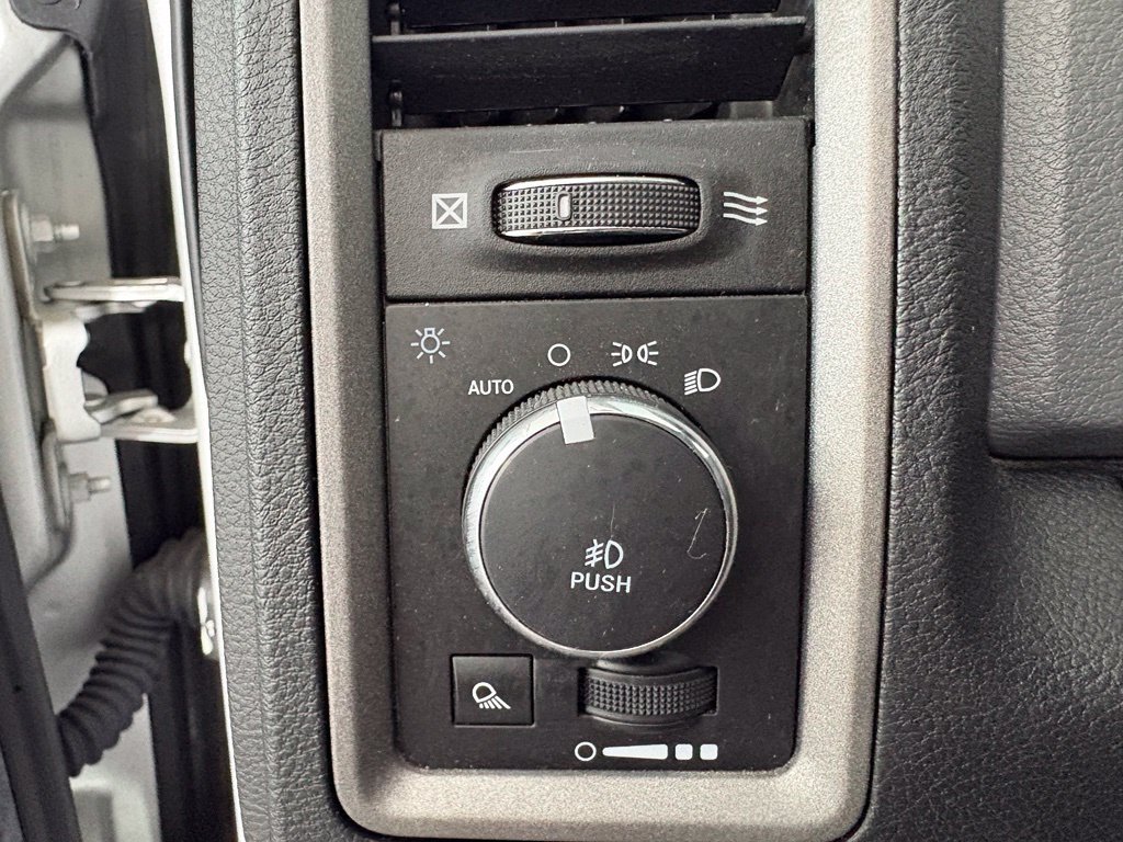 Used 2018 RAM 1500 Express AWD/4WD image 18