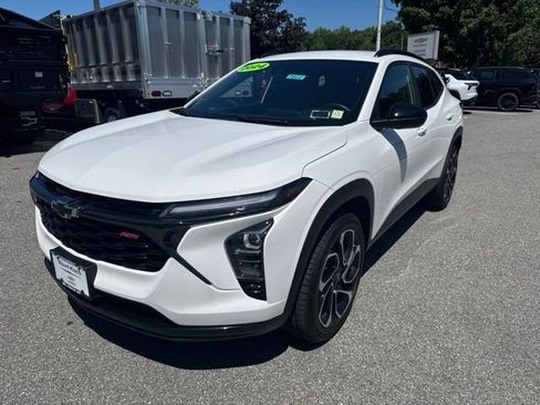 Certified 2024 Chevrolet Trax RS FWD image 1