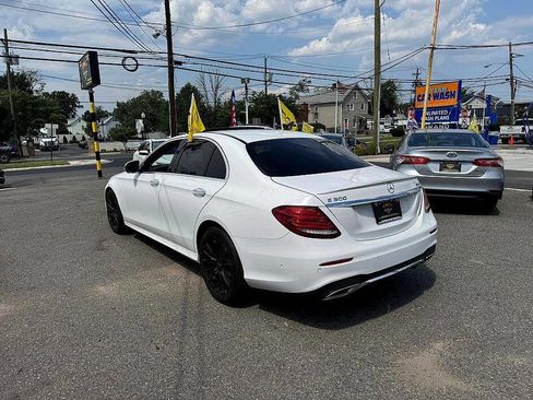 Used 2017 Mercedes-Benz E 300 4MATIC image 4