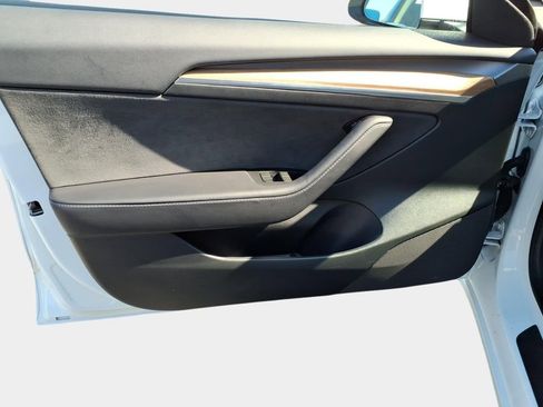 Used 2023 Tesla Model 3 Standard Range image 16