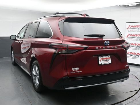 Used 2025 Toyota Sienna Limited image 6