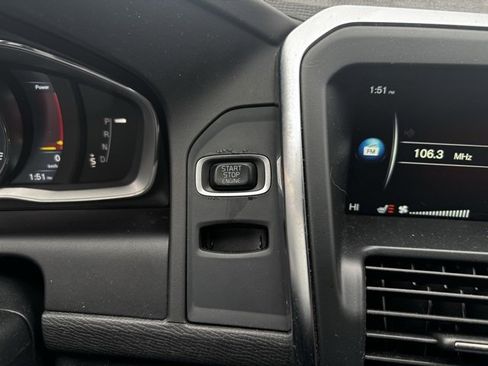 Used 2016 Volvo XC60 T6 w/ Proximity Package image 31