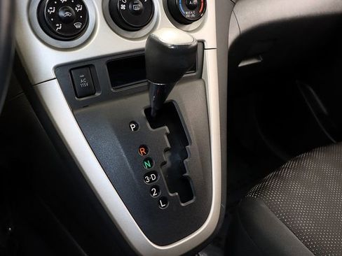 Used 2009 Pontiac Vibe AWD w/ Sun And Sound Package image 18