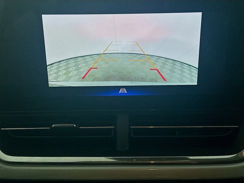 Used 2025 Chevrolet Trax LT image 22