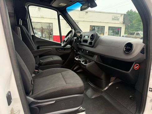 Used 2020 Mercedes-Benz Sprinter 2500 image 14