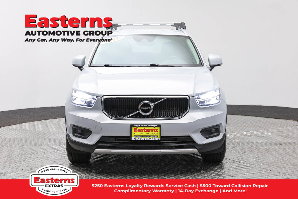 Used 2021 Volvo XC40 T4 Momentum FWD image 3