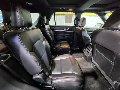 Used 2018 Ford Explorer XLT w/ Equipment Group 202A AWD/4WD image 37