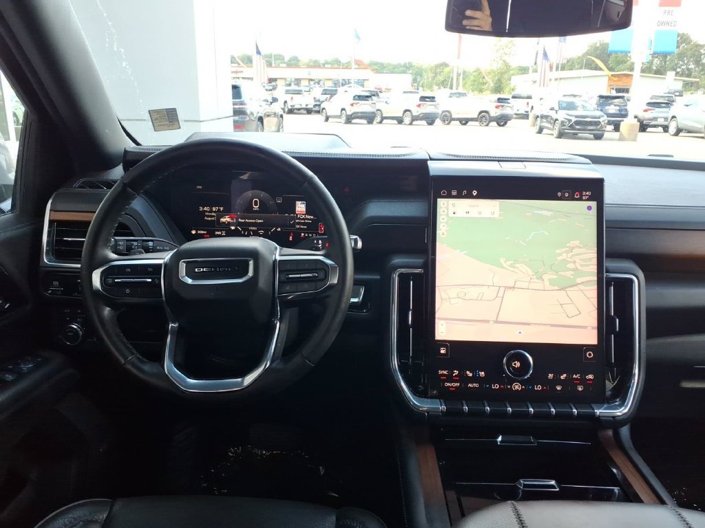 Used 2025 GMC Yukon XL Denali AWD/4WD image 15