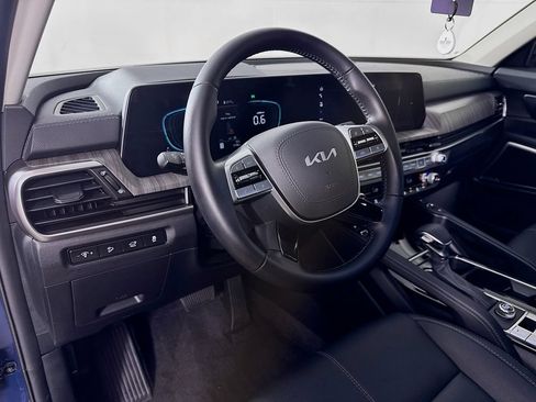 Used 2025 Kia Telluride EX w/ EX Captain's Chair Package FWD image 9