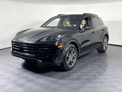 Certified 2025 Porsche Cayenne AWD/4WD image 1