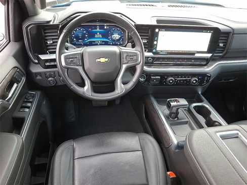 Used 2022 Chevrolet Silverado 1500 LTZ w/ LTZ Premium Package image 2