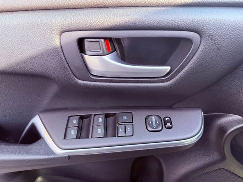 Used 2016 Toyota Camry SE w/ Moonroof Package image 19