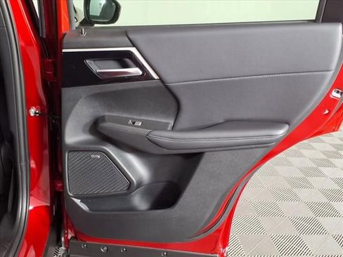 Used 2025 Mitsubishi Outlander SE image 10