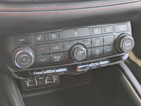 Used 2024 Dodge Durango GT image 22