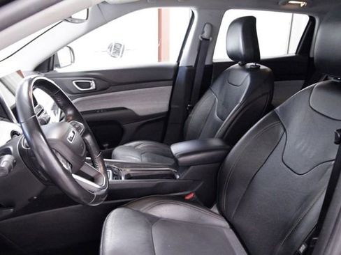 Used 2022 Jeep Compass Latitude image 16