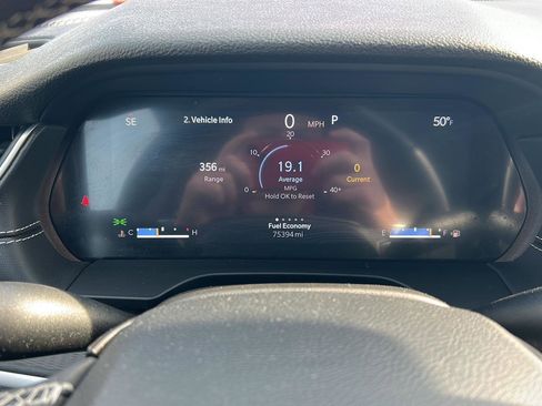 Used 2023 Jeep Grand Cherokee L Laredo image 14