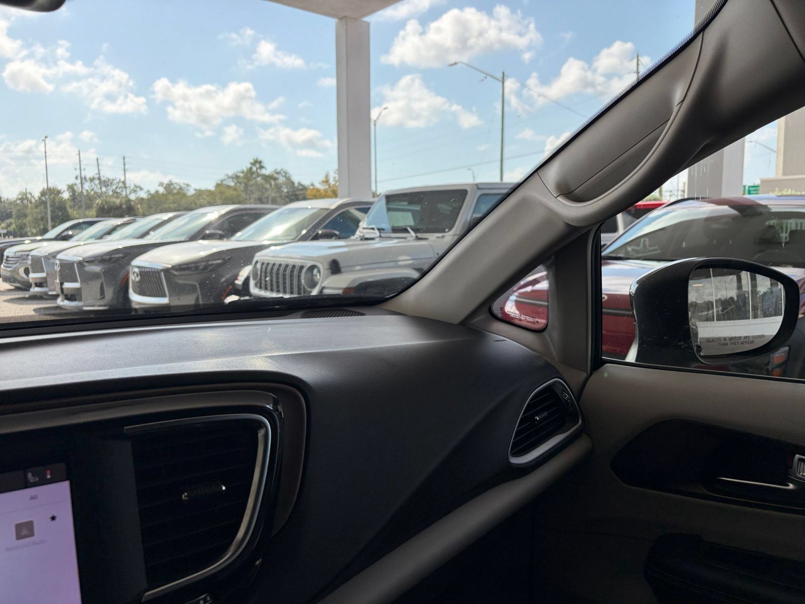 Used 2024 Chrysler Voyager LX FWD image 35