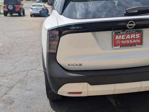 New 2026 Nissan Kicks SR w/ Cold Weather Package AWD/4WD image 14