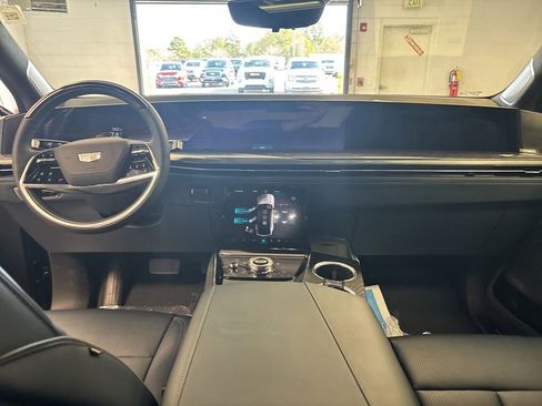 New 2025 Cadillac Escalade IQ Sport 2 w/ LPO, ONYX Package image 37