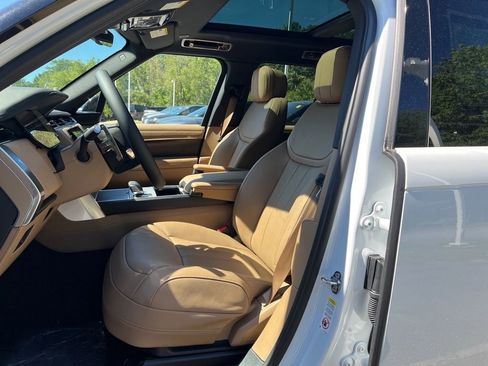 New 2025 Land Rover Range Rover SE image 12