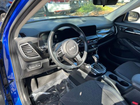 Used 2025 Kia Seltos S image 30