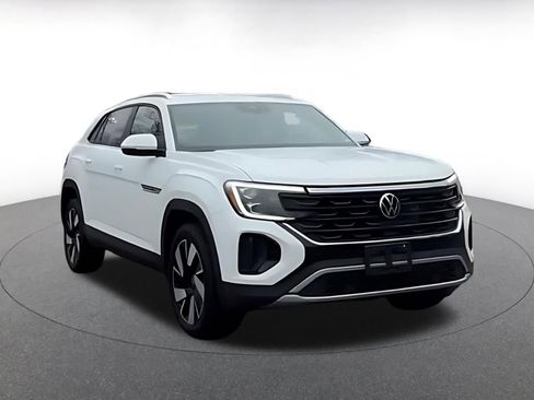 Used 2025 Volkswagen Atlas Cross Sport SE image 3