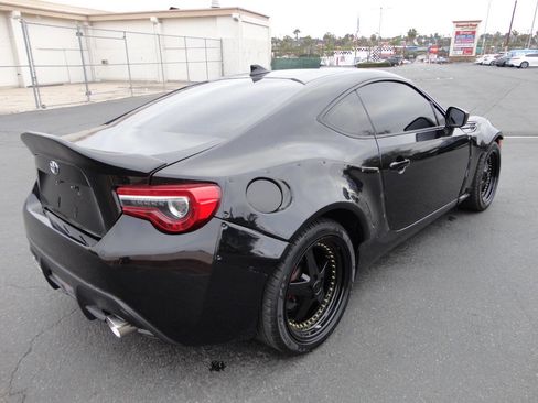 Used 2018 Toyota 86 image 6