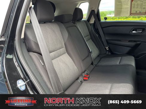 Used 2025 Nissan Rogue SV FWD image 21