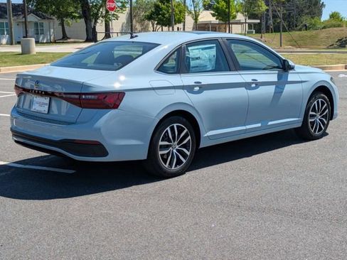 New 2026 Volkswagen Jetta SE FWD image 4