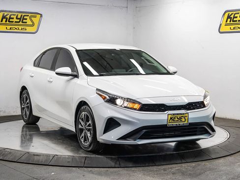 Used 2023 Kia Forte LXS FWD image 5