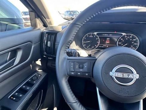 Certified 2024 Nissan Pathfinder SV w/ SV Premium Package image 18