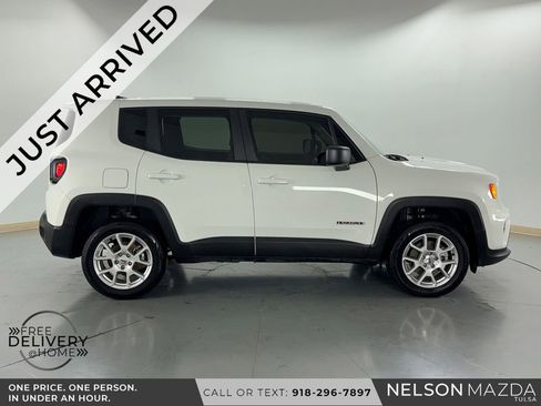 Used 2023 Jeep Renegade Latitude AWD/4WD image 5