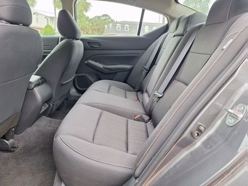 Used 2025 Nissan Altima 2.5 SV FWD image 10