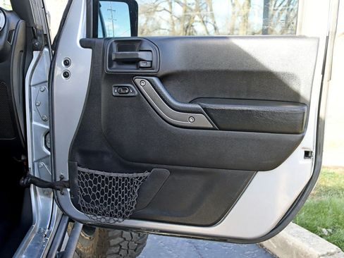 Used 2016 Jeep Wrangler Unlimited Sport image 28