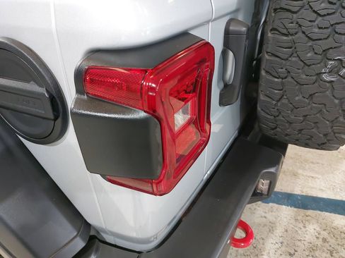 Used 2024 Jeep Wrangler Unlimited Rubicon w/ Safety Group AWD/4WD image 36