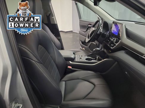 Used 2023 Toyota Highlander XLE image 23