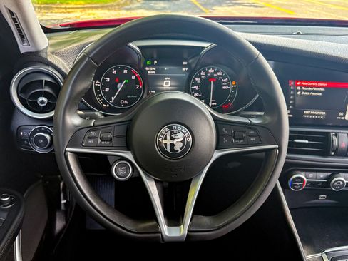 Used 2019 Alfa Romeo Giulia AWD image 30