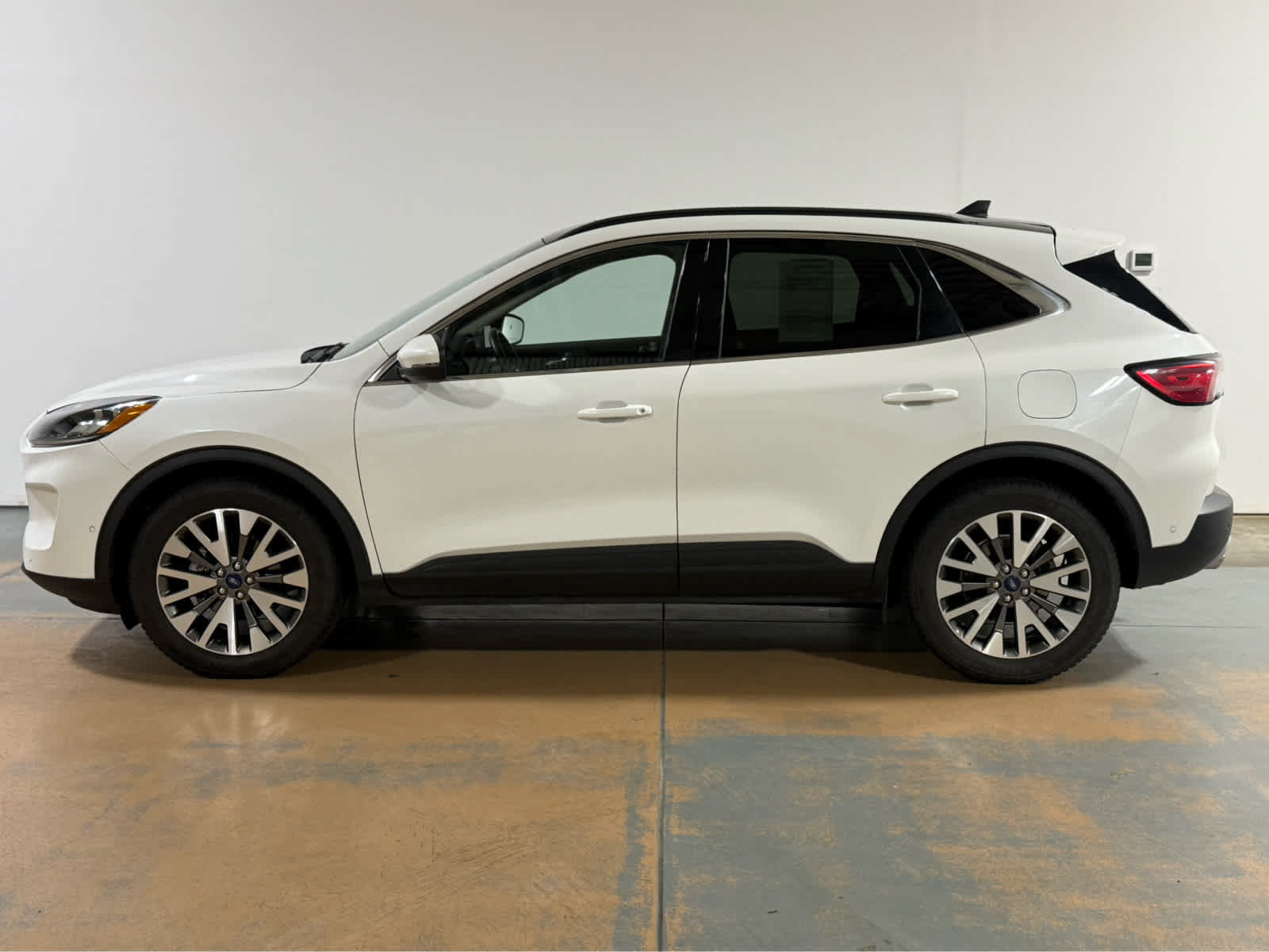 Used 2020 Ford Escape Titanium AWD/4WD image 2