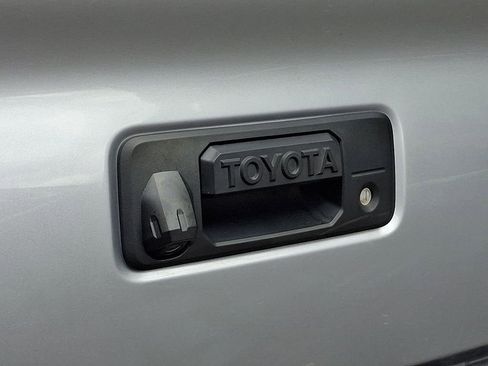 Used 2020 Toyota Tacoma SR5 AWD/4WD image 30