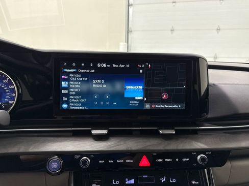 Used 2023 Kia Carnival EX FWD image 17