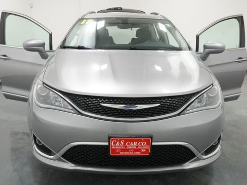 Used 2018 Chrysler Pacifica Touring-L Plus FWD image 31