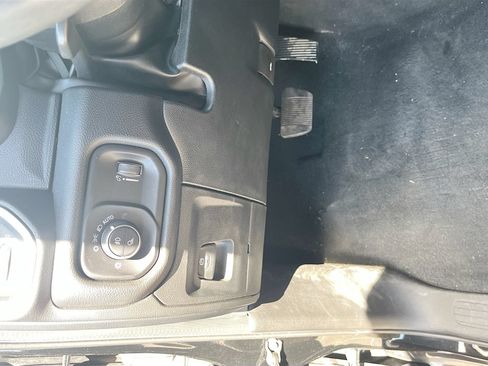 Used 2023 RAM 1500 Big Horn AWD/4WD image 10
