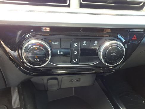Used 2024 Chevrolet Trax LT FWD image 12