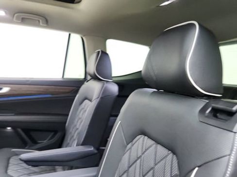 Used 2026 Volkswagen Atlas SEL Premium R-Line image 33