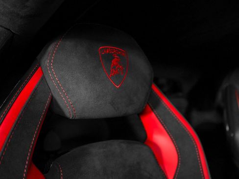 Used 2018 Lamborghini Aventador S image 33