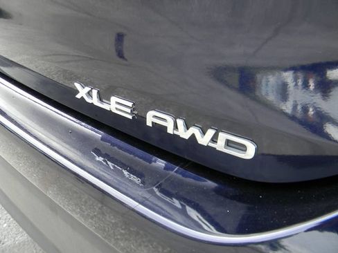 Used 2023 Toyota Highlander XLE AWD/4WD image 8