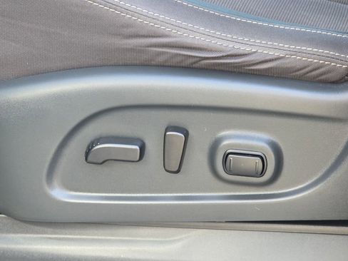 Used 2024 Nissan Titan SV w/ SV Convenience Package image 15