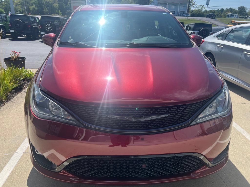 Certified 2020 Chrysler Pacifica Touring w/ S Appearance Package FWD image 2