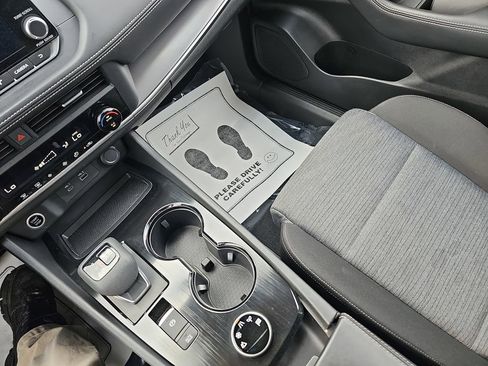 Used 2023 Nissan Rogue SV image 27